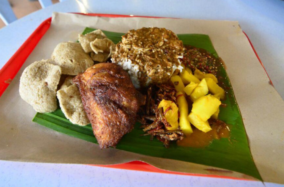 A plate of Nasi Kukus on the table